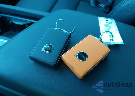 2025 Volvo Xc60 B5 Plus z USA, uszkodzony, nr VIN YV4M12RC2S1132405